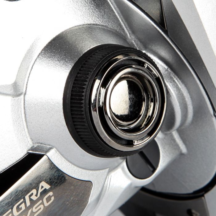 Shimano Ultegra CI4+ XSC Reel Close Up 2