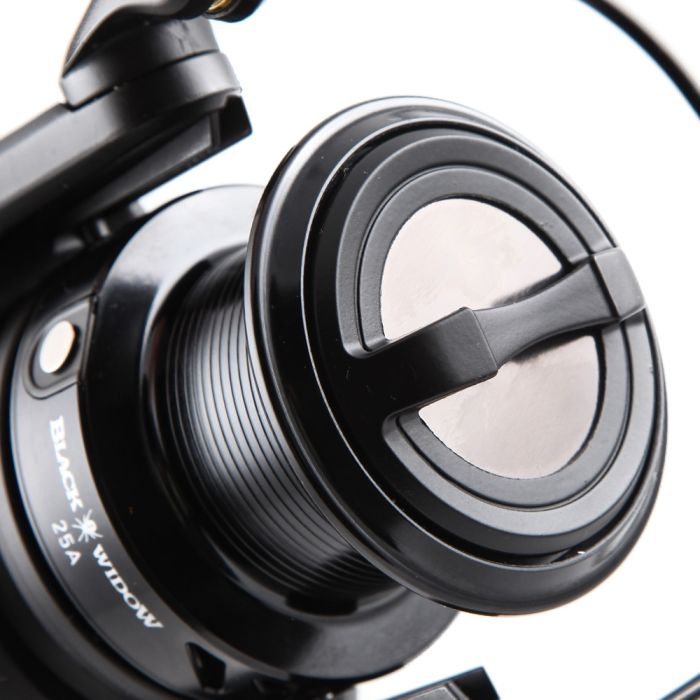 Daiwa Black Widow 25A Reel Close Up 4