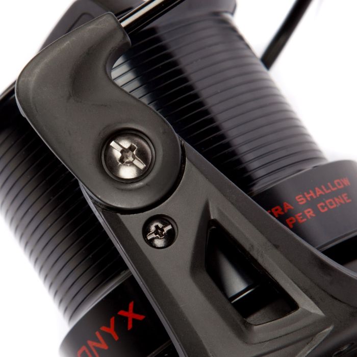 ESP Onyx Big Pit Reel Close Up 1